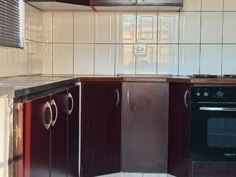 Charming Family Home - Photo 8