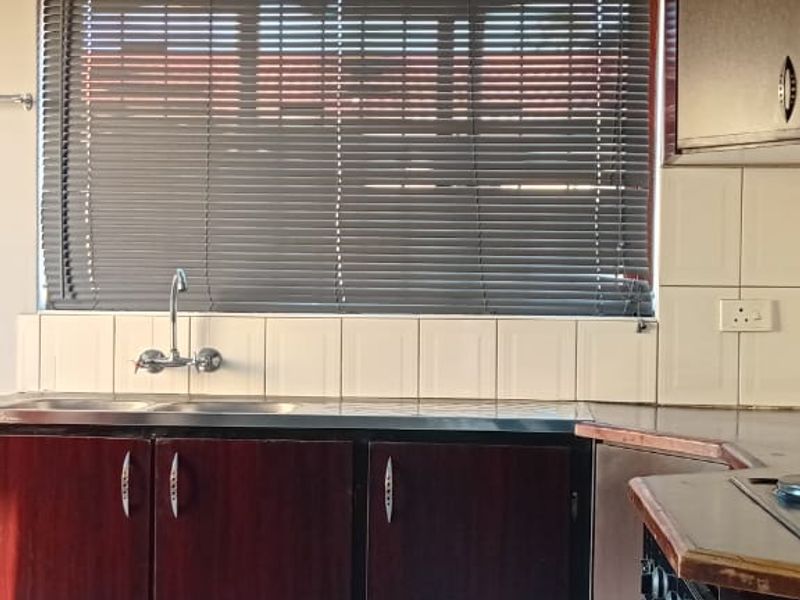 Charming Family Home - Photo 7