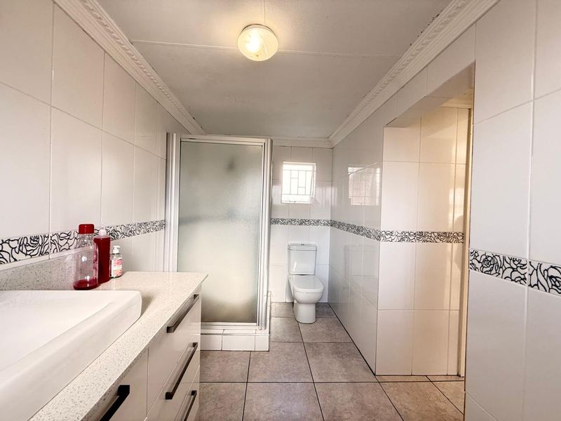 Home close to Medi Clinic Hospital Central Town with Flat - Photo 3