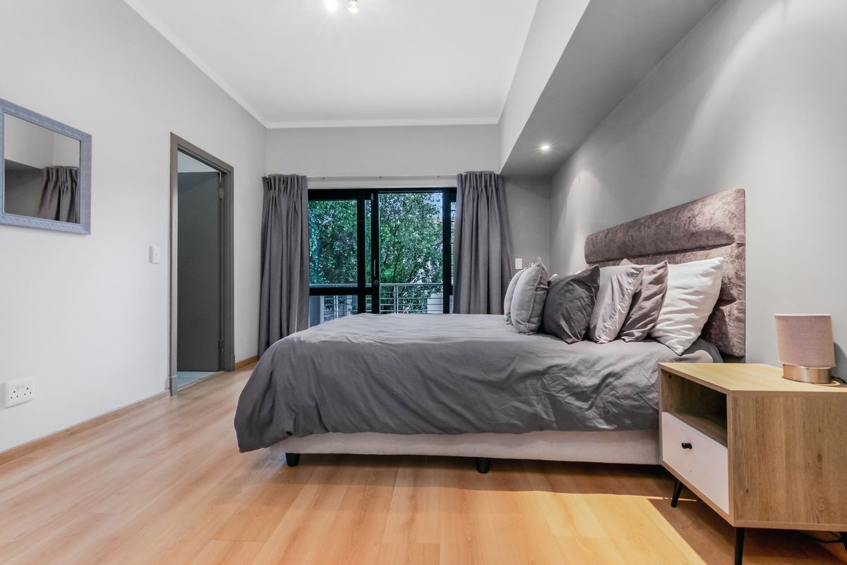 Fully Furnished 2 Bedroom, 2.5 Bathroom Double-Storey Home – Contemporary Comfort Meets Effortless - Photo 4