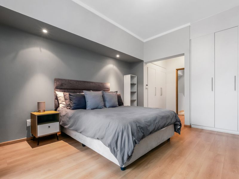 Fully Furnished 2 Bedroom, 2.5 Bathroom Double-Storey Home – Contemporary Comfort Meets Effortless - Photo 5