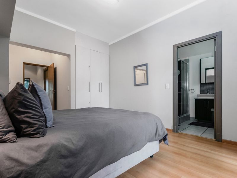 Fully Furnished 2 Bedroom, 2.5 Bathroom Double-Storey Home – Contemporary Comfort Meets Effortless - Photo 7