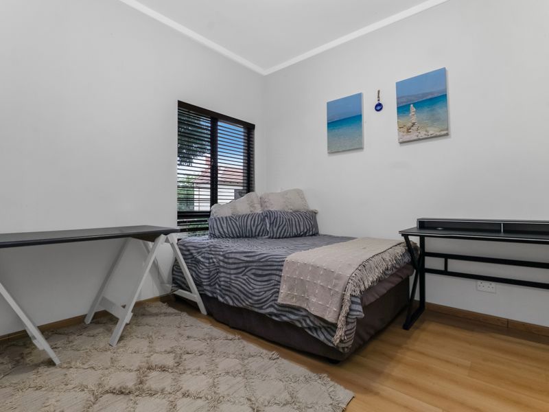 Fully Furnished 2 Bedroom, 2.5 Bathroom Double-Storey Home – Contemporary Comfort Meets Effortless - Photo 6