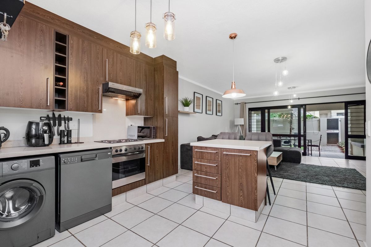 Fully Furnished 2 Bedroom, 2.5 Bathroom Double-Storey Home – Contemporary Comfort Meets Effortless - Photo 2