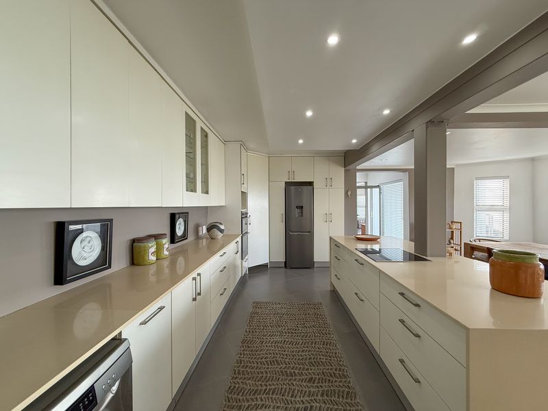 UNBELIEVABLE VALUE - PRIME LOCATION WITH STUNNING SEA VIEWS - Photo 8