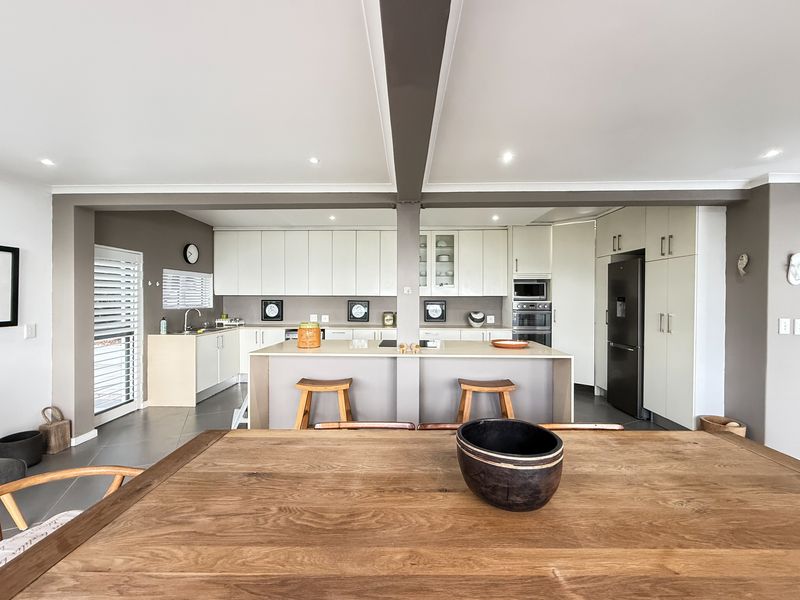 UNBELIEVABLE VALUE - PRIME LOCATION WITH STUNNING SEA VIEWS - Photo 6