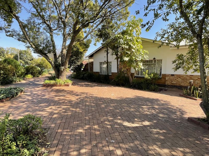Spacious 3-Bedroom Family Home with Flatlet & Pool in Lyttelton Centurion - Photo 1