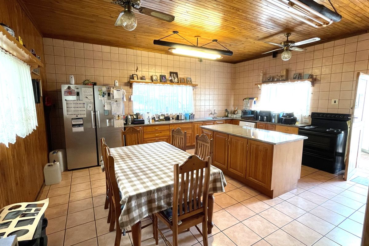 Spacious 3-Bedroom Family Home with Flatlet & Pool in Lyttelton Centurion - Photo 4