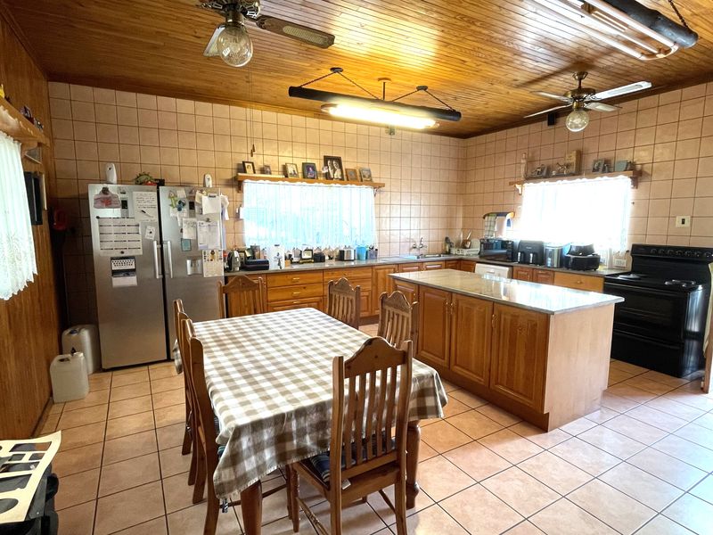 Spacious 3-Bedroom Family Home with Flatlet & Pool in Lyttelton Centurion - Photo 4
