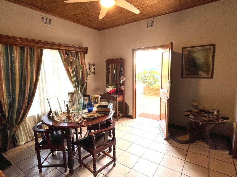 Spacious 3-Bedroom Family Home with Flatlet & Pool in Lyttelton Centurion - Photo 10