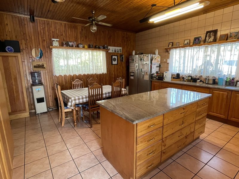 Spacious 3-Bedroom Family Home with Flatlet & Pool in Lyttelton Centurion - Photo 6