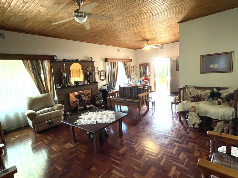 Spacious 3-Bedroom Family Home with Flatlet & Pool in Lyttelton Centurion - Photo 9