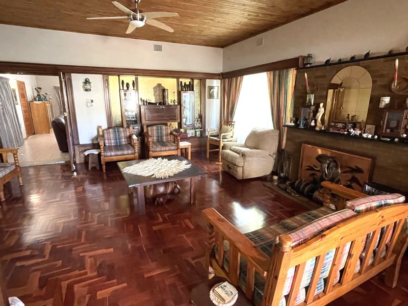 Spacious 3-Bedroom Family Home with Flatlet & Pool in Lyttelton Centurion - Photo 8