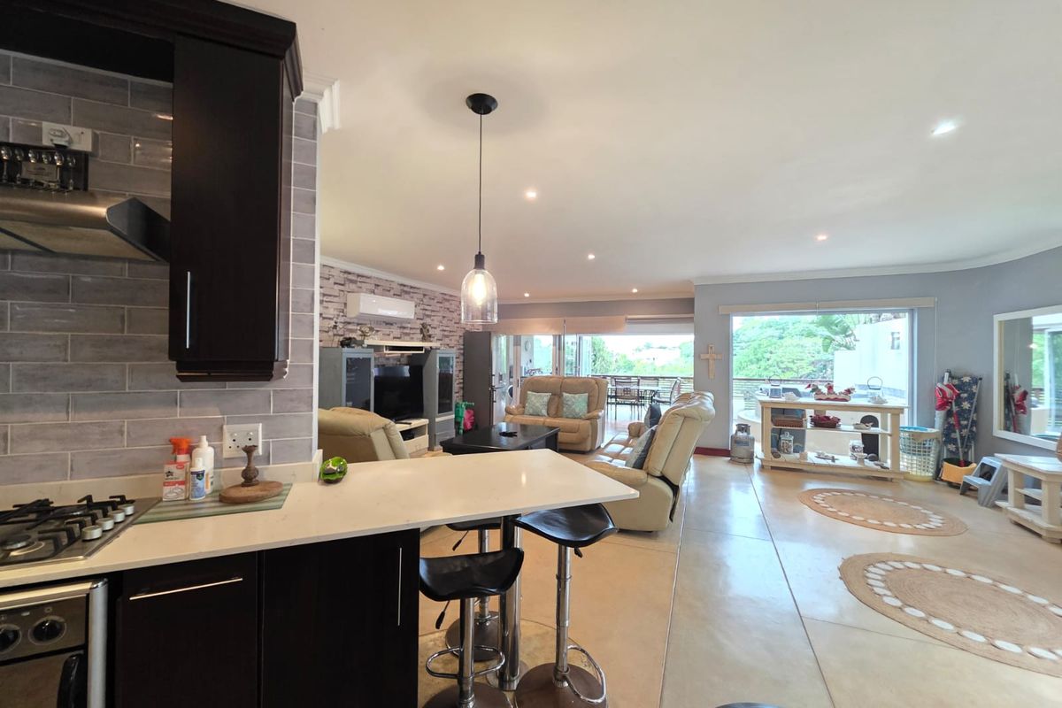 Luxurious 4-Bedroom Ground Floor Apartment with Breathtaking Views in Simbithi Eco Estate - Photo 4