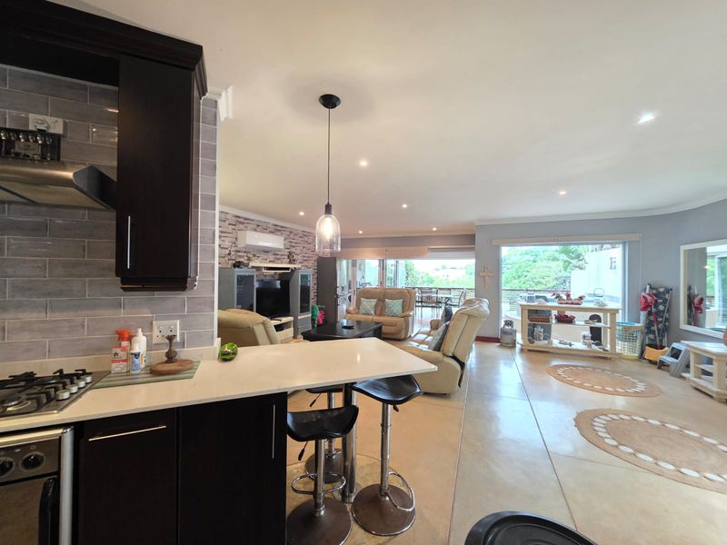 Luxurious 4-Bedroom Ground Floor Apartment with Breathtaking Views in Simbithi Eco Estate - Photo 4