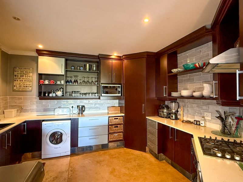 Luxurious 4-Bedroom Ground Floor Apartment with Breathtaking Views in Simbithi Eco Estate - Photo 10