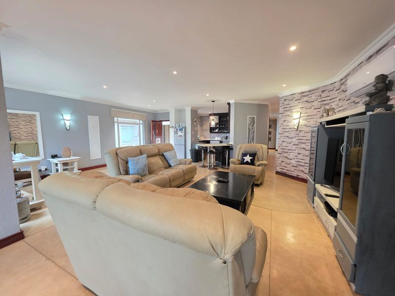 Luxurious 4-Bedroom Ground Floor Apartment with Breathtaking Views in Simbithi Eco Estate - Photo 8