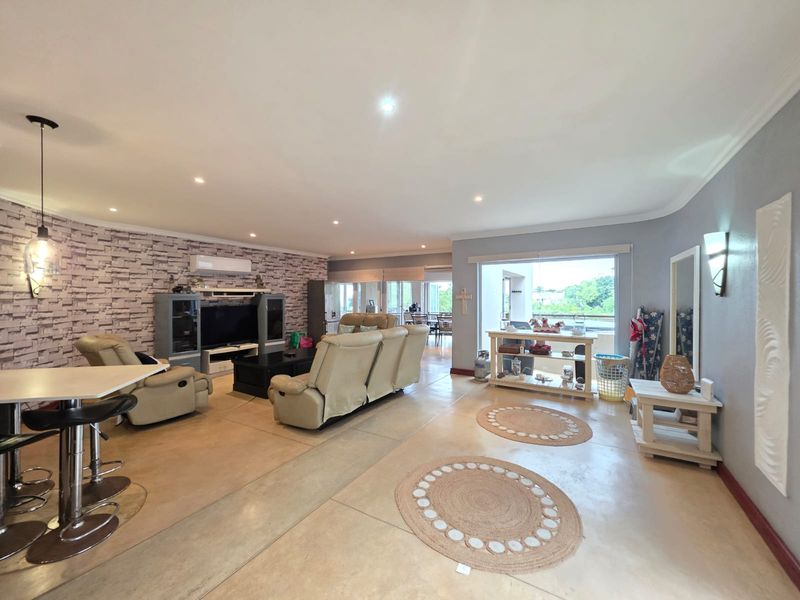 Luxurious 4-Bedroom Ground Floor Apartment with Breathtaking Views in Simbithi Eco Estate - Photo 7