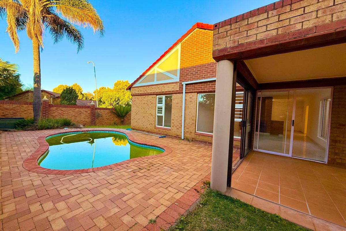4 Bedroom with Pool Townhouse Fantail Aviary Hill - Photo 2
