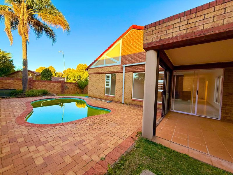 4 Bedroom with Pool Townhouse Fantail Aviary Hill - Photo 2
