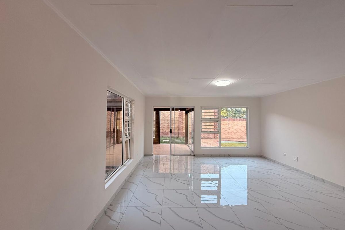 4 Bedroom with Pool Townhouse Fantail Aviary Hill - Photo 3