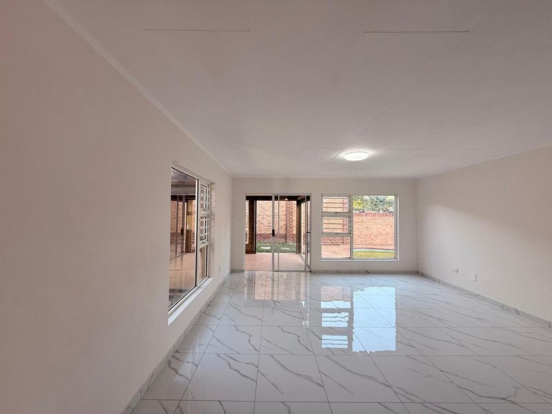 4 Bedroom with Pool Townhouse Fantail Aviary Hill - Photo 3