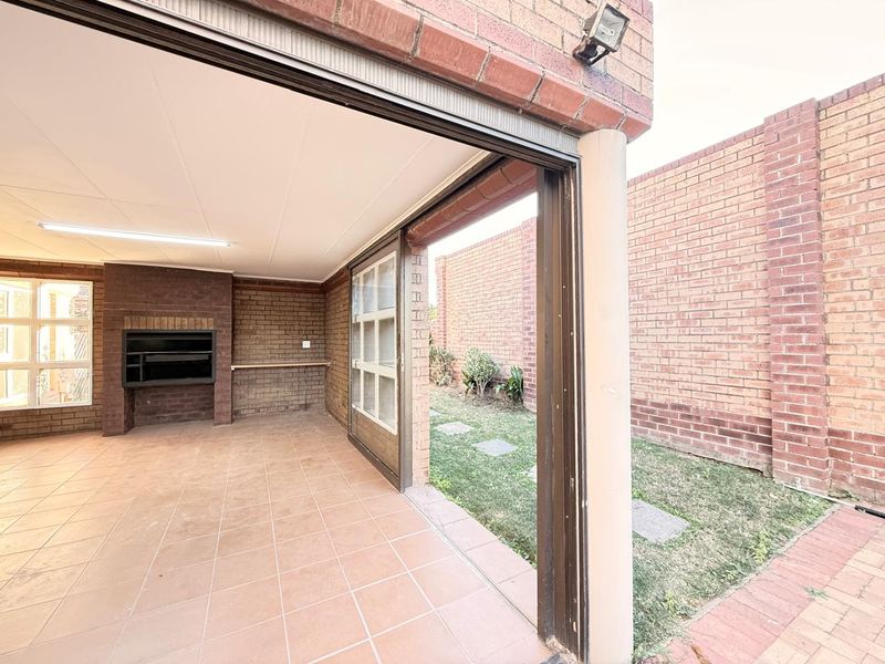 4 Bedroom with Pool Townhouse Fantail Aviary Hill - Photo 6