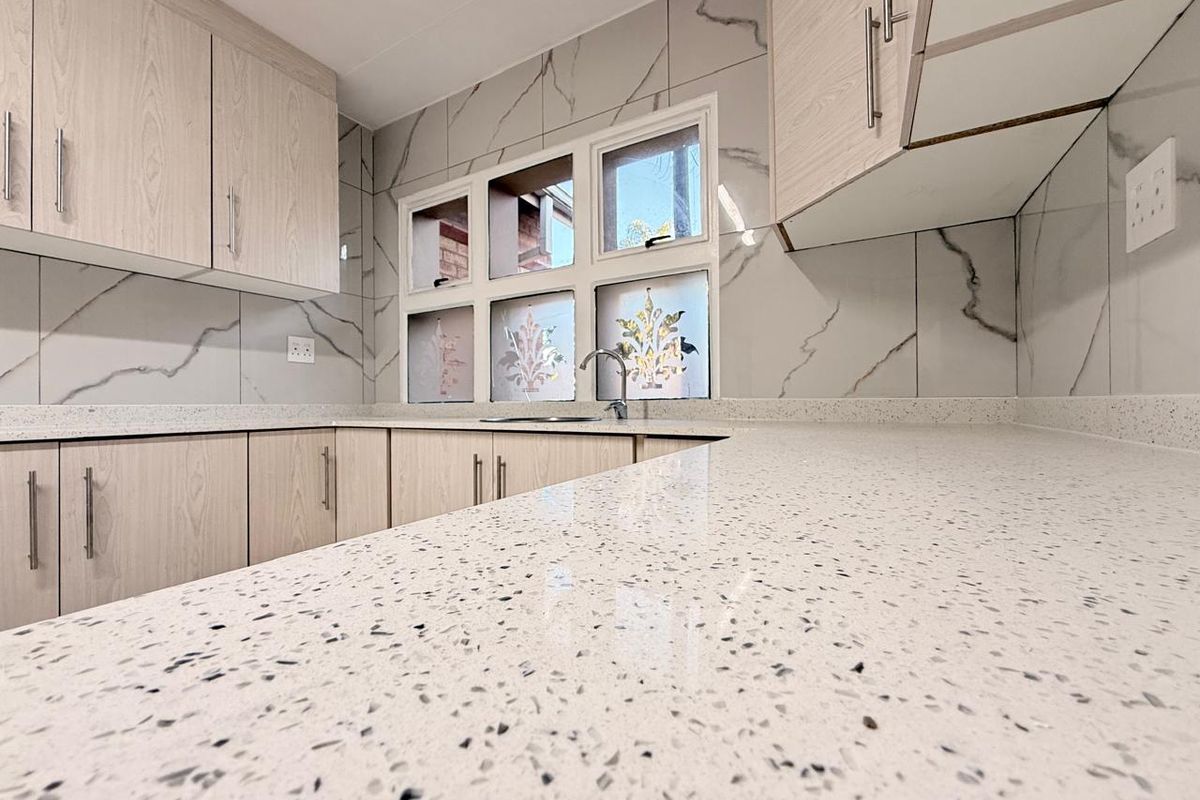 4 Bedroom with Pool Townhouse Fantail Aviary Hill - Photo 4