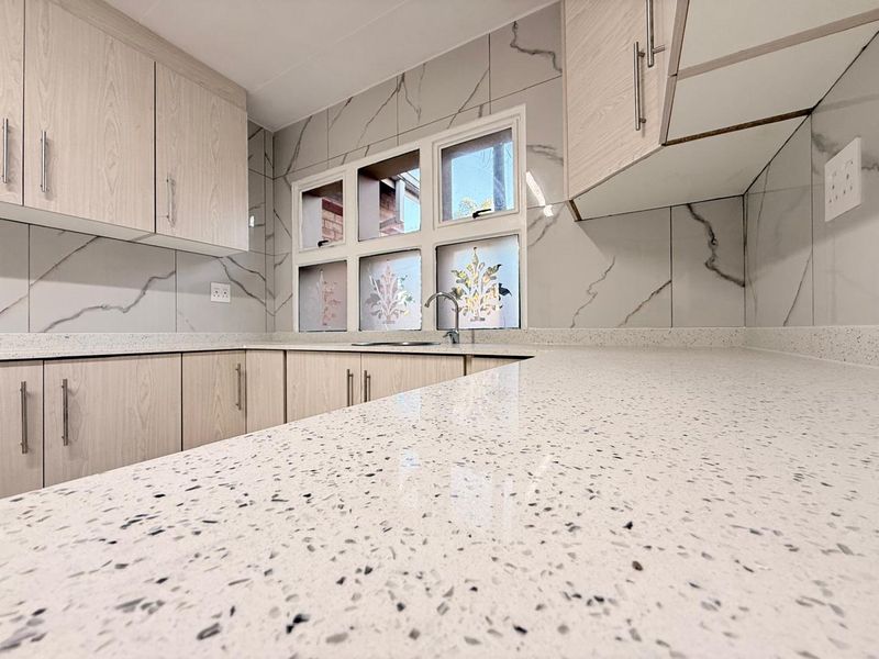 4 Bedroom with Pool Townhouse Fantail Aviary Hill - Photo 4