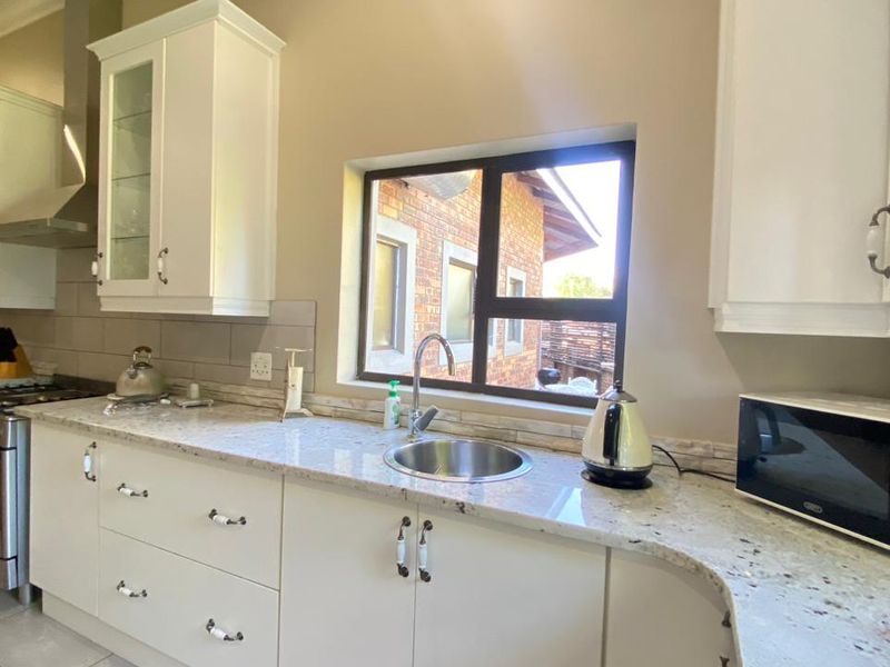 7 Bedroom Guest House-Flat Let-Home opportunity - Photo 3
