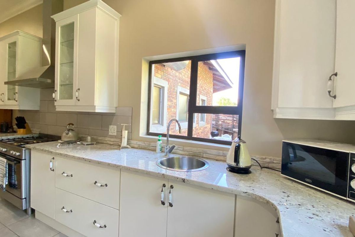 7 Bedroom Guest House-Flat Let-Home opportunity - Photo 3