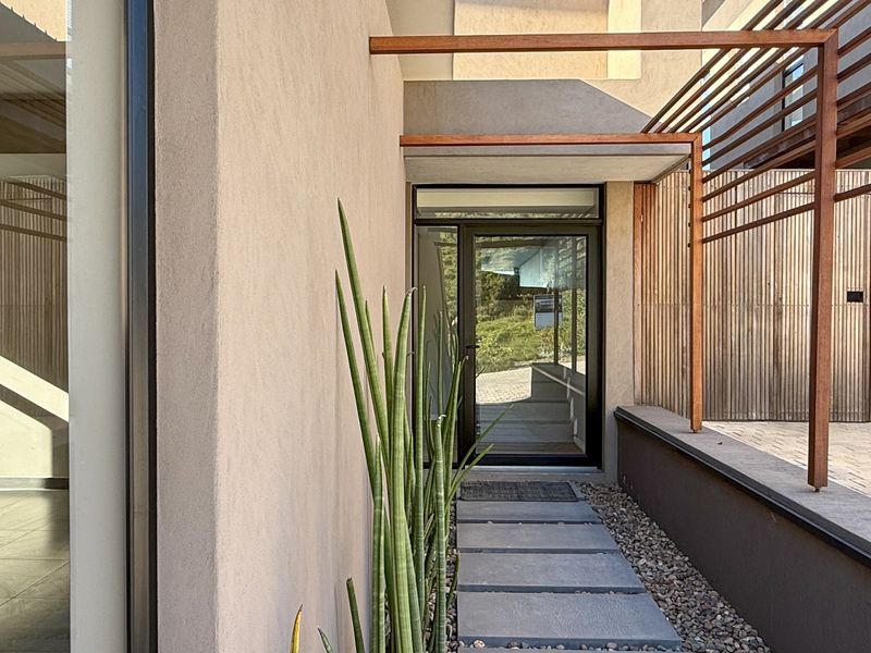 Contemporary Elegance with Panoramic Views in Zululami Coastal Estate - Photo 3