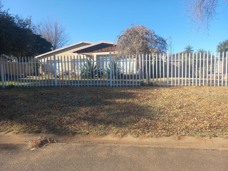 Charming and Spacious Family Home in the Heart of Rensburg, Heidelberg - Photo 1