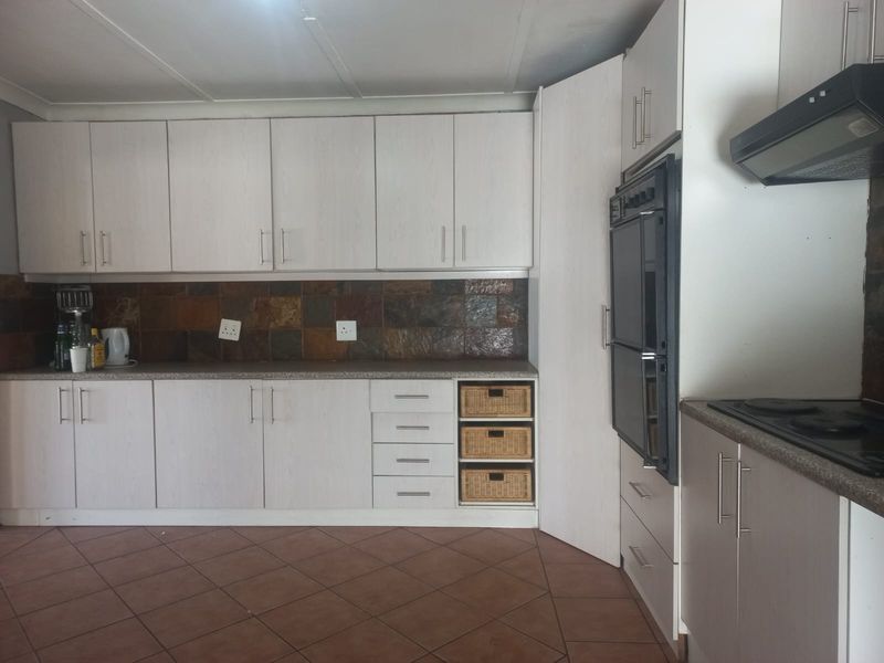 Charming and Spacious Family Home in the Heart of Rensburg, Heidelberg - Photo 7