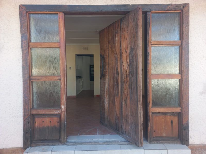 Charming and Spacious Family Home in the Heart of Rensburg, Heidelberg - Photo 2