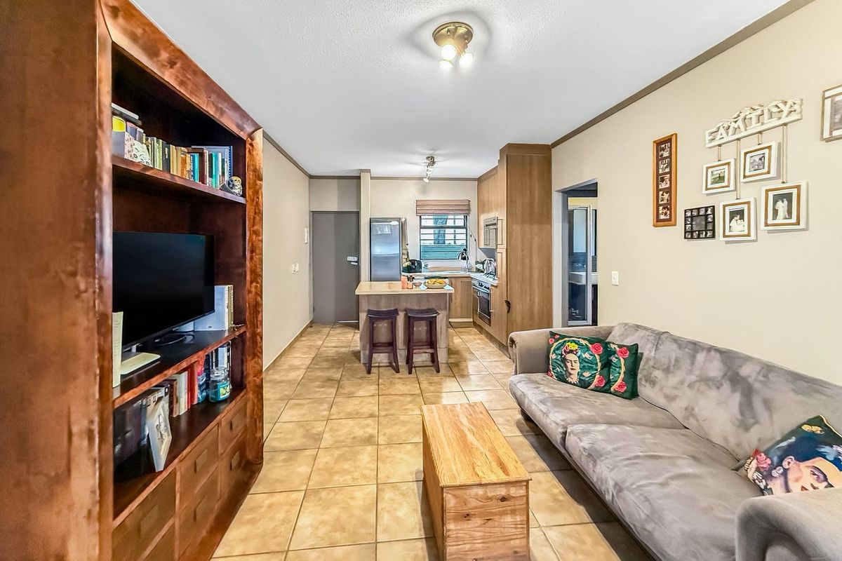 One Bedroom Spacious Garden Apartment - Photo 4