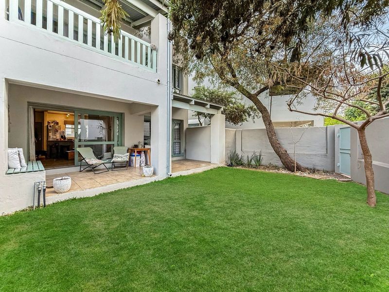 One Bedroom Spacious Garden Apartment - Photo 10