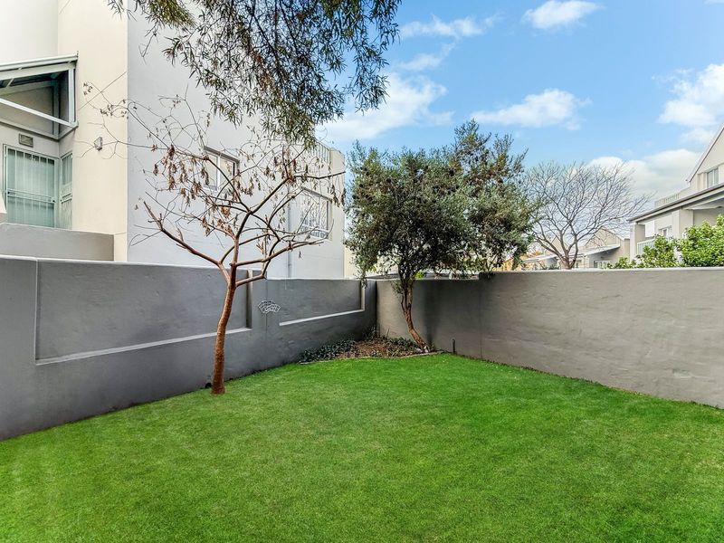 One Bedroom Spacious Garden Apartment - Photo 9