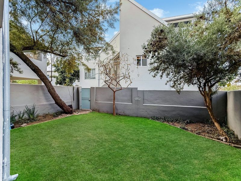 One Bedroom Spacious Garden Apartment - Photo 7