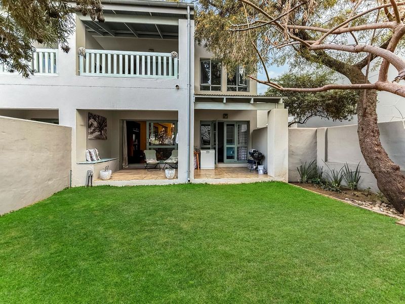 One Bedroom Spacious Garden Apartment - Photo 8