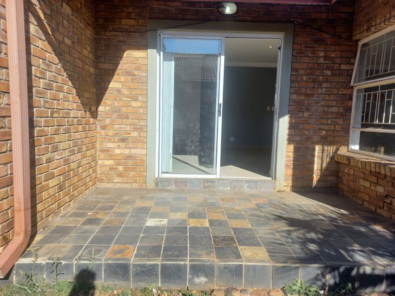 Charming 3-Bedroom Townhouse to Rent in Heidelberg, Rensburg – Private, Comfortable, and Move-In Rea - Photo 6