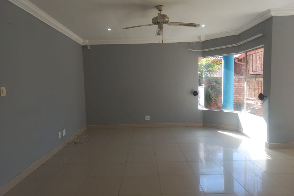 Charming 3-Bedroom Townhouse to Rent in Heidelberg, Rensburg – Private, Comfortable, and Move-In Rea - Photo 4