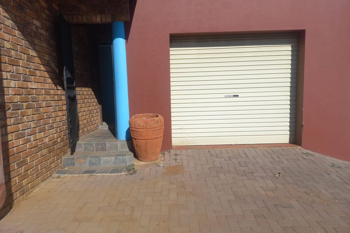 Charming 3-Bedroom Townhouse to Rent in Heidelberg, Rensburg – Private, Comfortable, and Move-In Rea - Photo 2