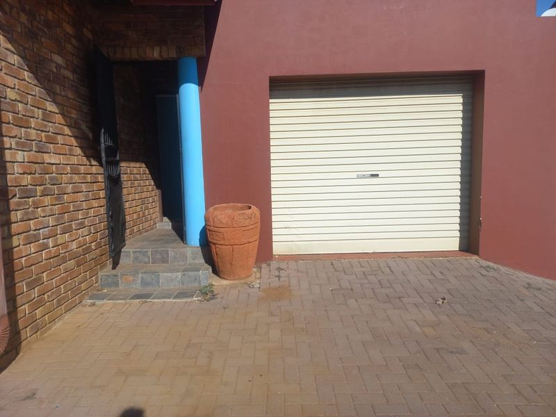 Charming 3-Bedroom Townhouse to Rent in Heidelberg, Rensburg – Private, Comfortable, and Move-In Rea - Photo 2
