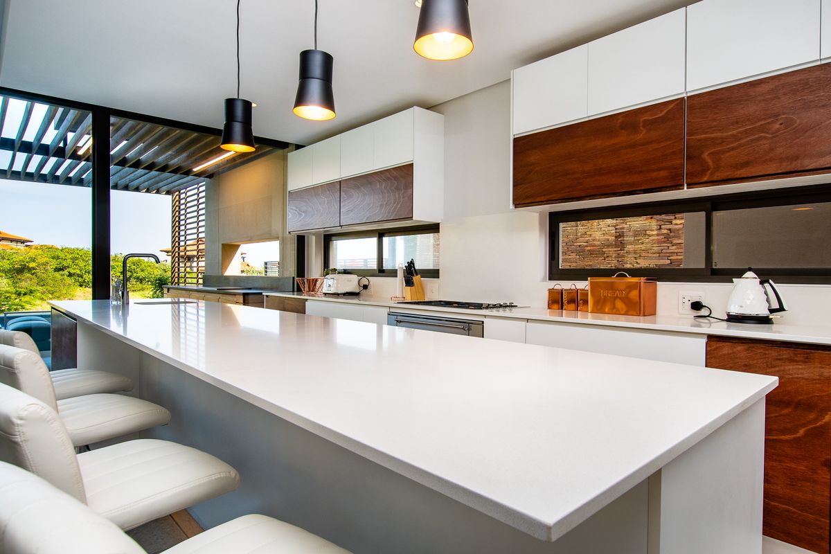 Modern 4-Bedroom Furnished Townhouse with Sea Views in Zimbali Estate - Photo 5