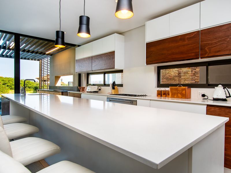 Modern 4-Bedroom Furnished Townhouse with Sea Views in Zimbali Estate - Photo 5