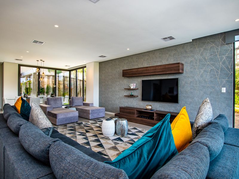 Modern 4-Bedroom Furnished Townhouse with Sea Views in Zimbali Estate - Photo 6