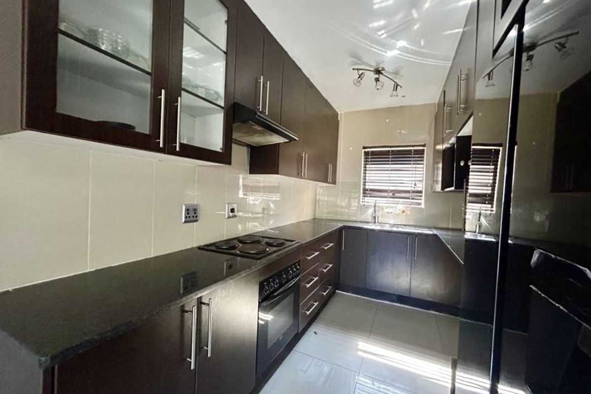 Modern Renovated Townhouse for Rent in Meer En See - Photo 2