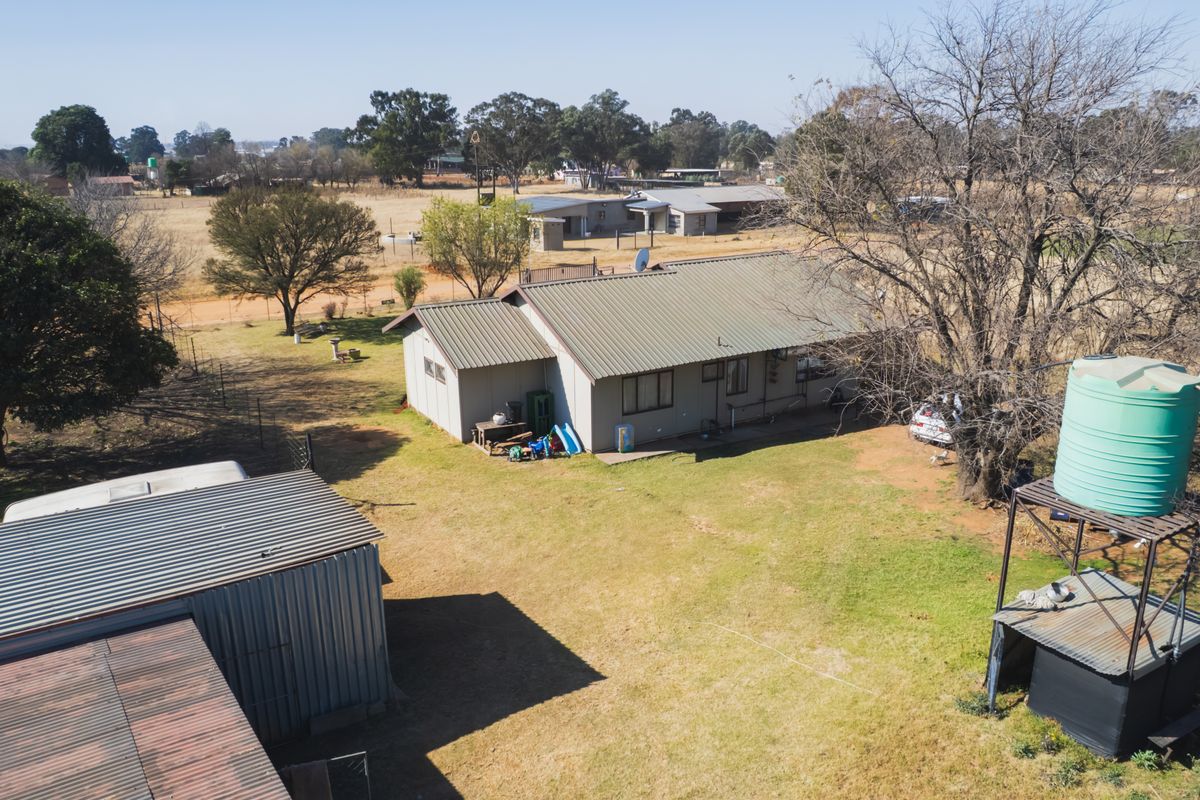 4 Bedroom 2.5h Small Holding Leeupoort Delmas For Sale - Photo 3