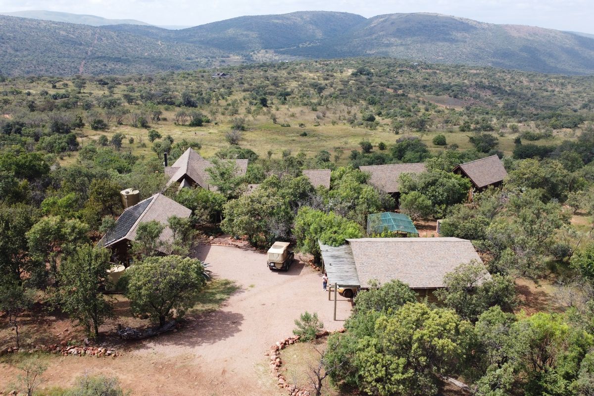 Exclusive Boschhoek Mountain Estate Sanctuary — Main Residence plus Two Private Chalets - Photo 3